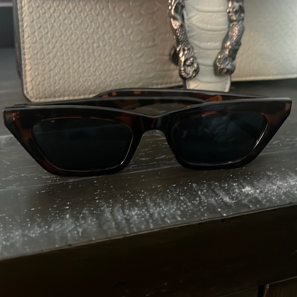 Accessories - Thin Sunglasses
